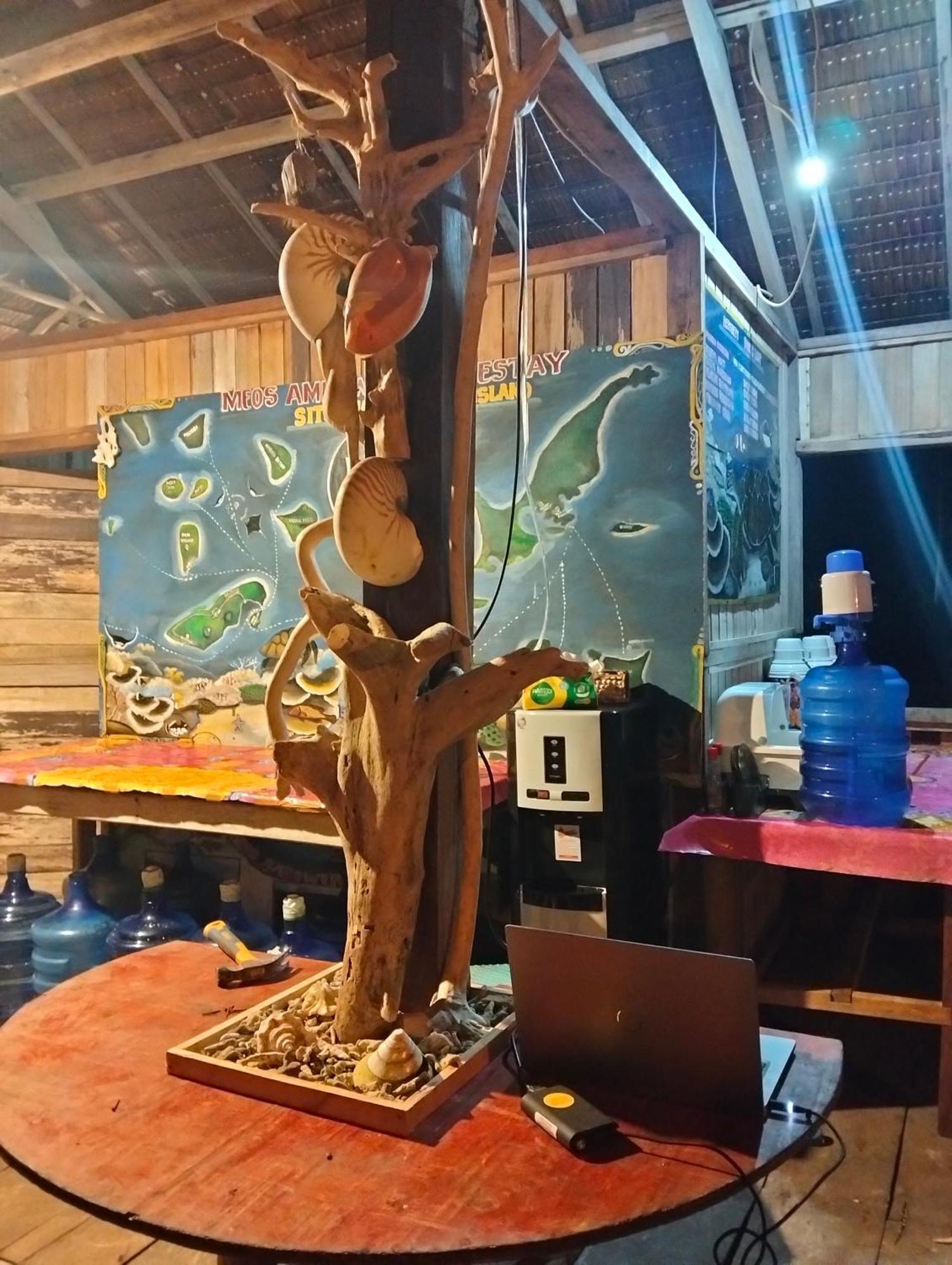 Meos Ambower Homestay Raja Ampat Fam Exterior photo