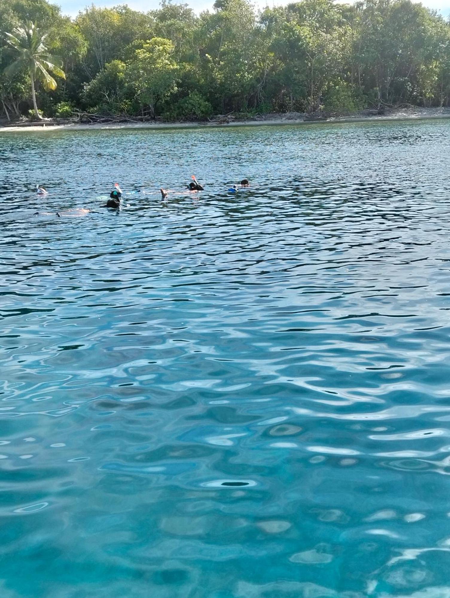 Meos Ambower Homestay Raja Ampat Fam Exterior photo